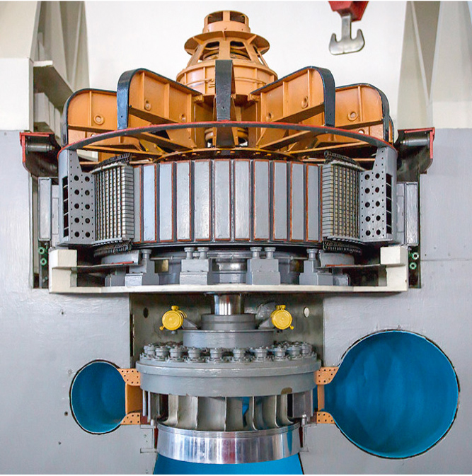 Рис. 5. Энергогенератор, совмещённый с турбиной, в музее Братской ГЭС (в разрезе)