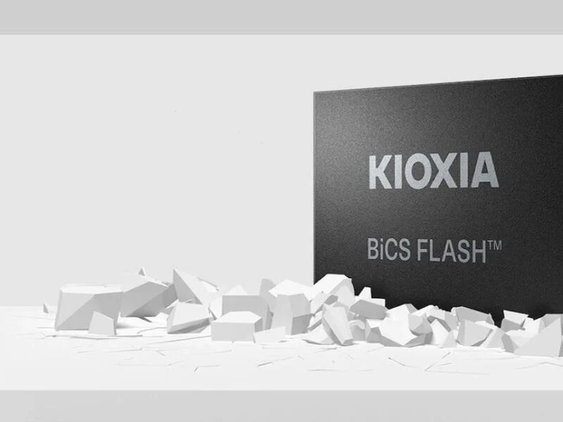 Корпорация Kioxia объявила о начале тестирования устройств памяти с четырёхъярусными ячейками (QLC) объёмом 2 терабита, использующих технологию 3D-флеш-памяти восьмого поколения BiCS FLASH™